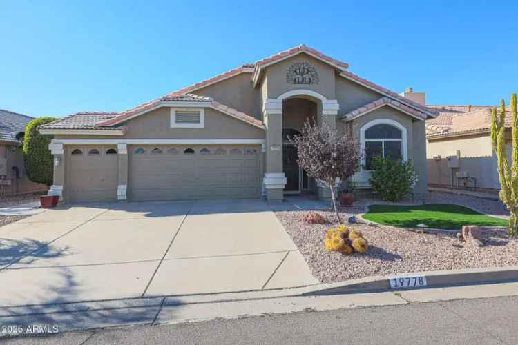 Single-family house For Sale in 19778, North Coyote Lakes Parkway, Surprise, Arizona