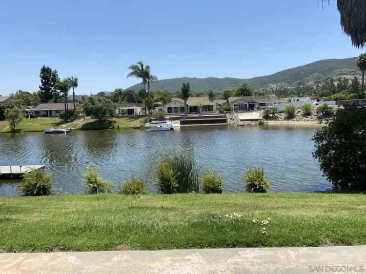 Single-family house For Sale in 959, La Fiesta Way, Lake San Marcos, California