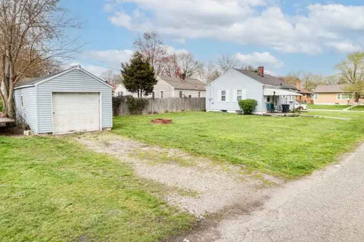 Single-family house For Sale in 2002, North Dequincy Street, Indianapolis, Indiana