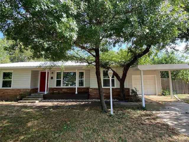 Single-family house For Rent in 649, East North 20th Street, Abilene, Texas