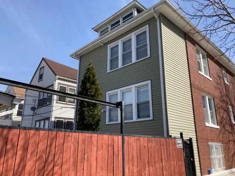 Multi-family house For Sale in 4456, South Talman Avenue, Chicago, Illinois