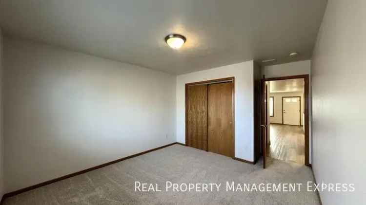 Spacious 1 Bed 1 Bath Apartment with Attached Garage