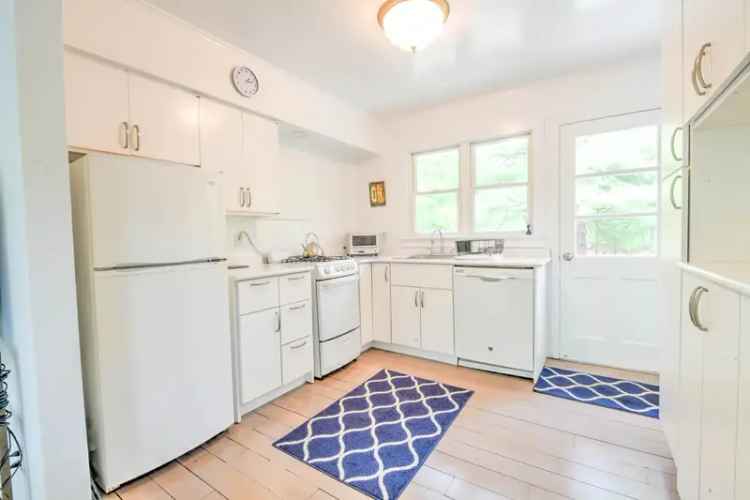 East Hampton Cottage Rental 2BR 1BA Near Beaches