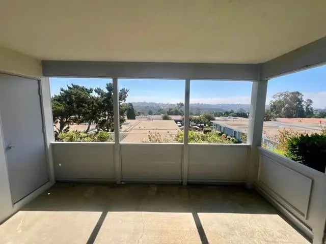 Single-family house For Sale in 3747, Vista Campana South, Oceanside, California