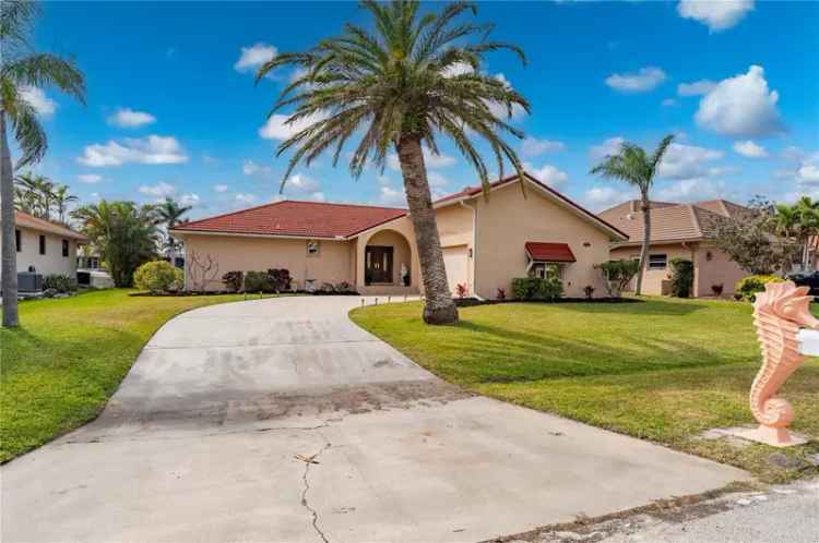 Single-family house For Sale in 674, Monaco Drive, Punta Gorda, Florida