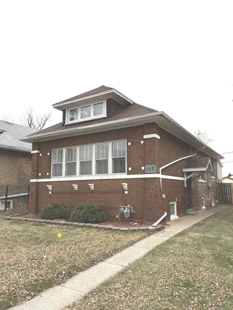 Single-family house For Sale in 117, Bellwood Avenue, Bellwood, Illinois