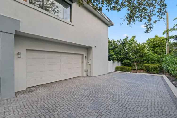 House For Sale in Delray Beach, Florida