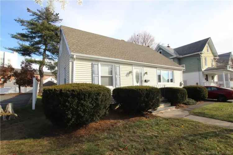 Single-family house For Sale in 17, Crane Street, Danbury, Connecticut