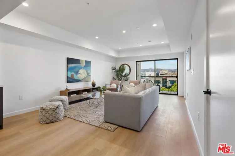 Condo For Sale in 321, South Oxford Avenue, Los Angeles, California