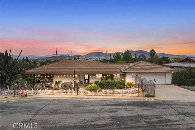 Single-family house For Sale in Menifee, California