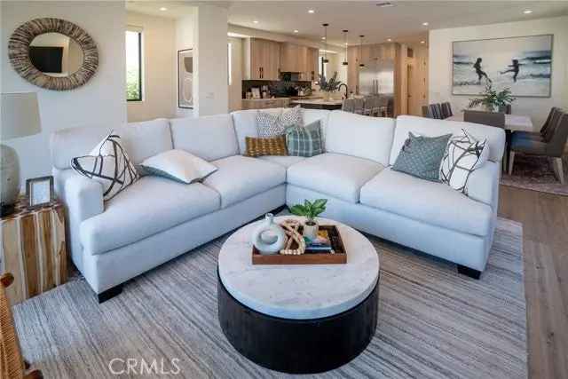 Single-family house For Sale in 315,317, East Bay Avenue, Newport Beach, California