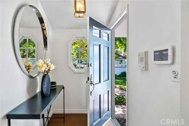 Single-family house For Sale in 15253, Sutton Street, Los Angeles, California