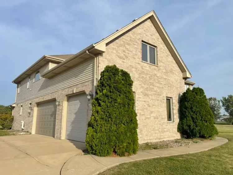 Single-family house For Sale in 18710, Welch Way, Country Club Hills, Illinois