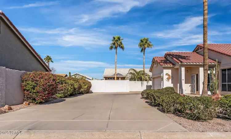 Single-family house For Sale in 11668, West Cholla Court, Surprise, Arizona