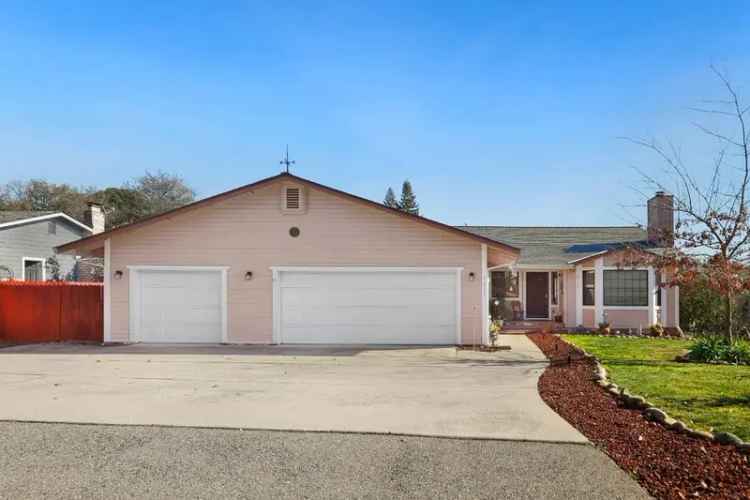 Single-family house For Sale in 3629, Cambridge Road, Cameron Park, California