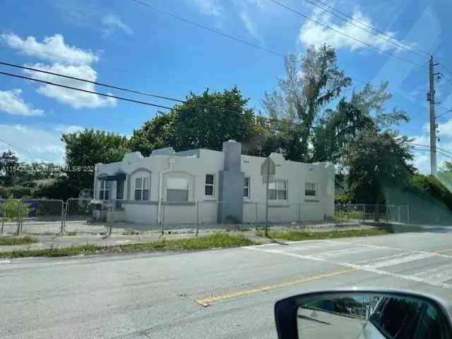 Single-family house For Sale in 932, Northwest 70th Street, Miami, Florida