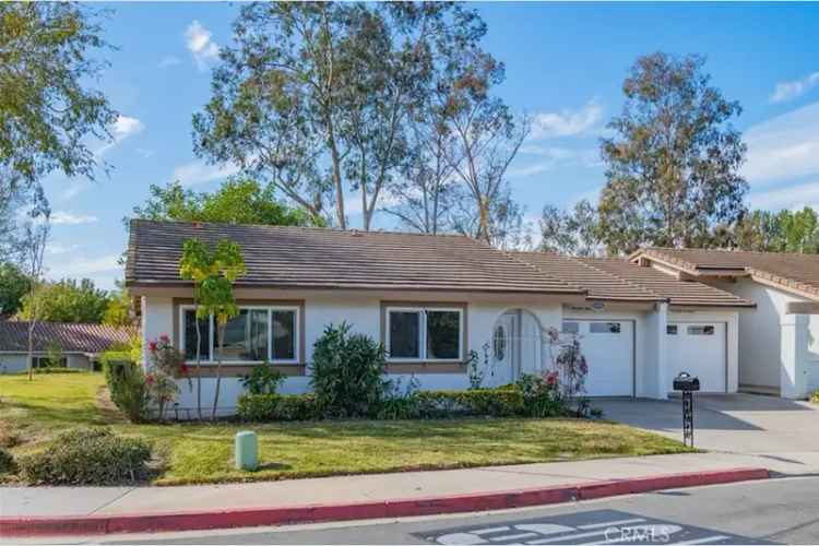 Single-family house For Sale in 23771, Via Storni, Mission Viejo, California