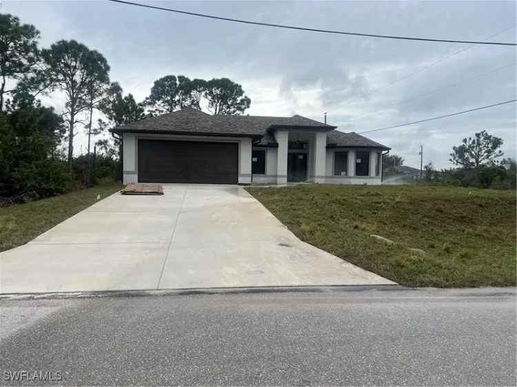 Single-family house For Sale in 2603, 36th Street Southwest, Florida