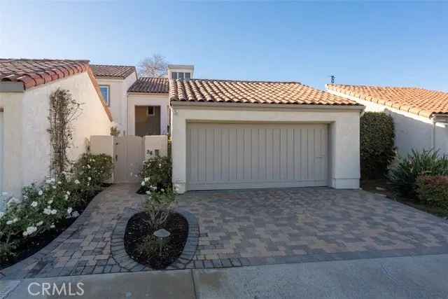 Single-family house For Sale in 38, Acacia Tree Lane, Irvine, California