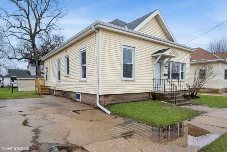 Single-family house For Sale in 105, East Gay Street, Manchester, Iowa