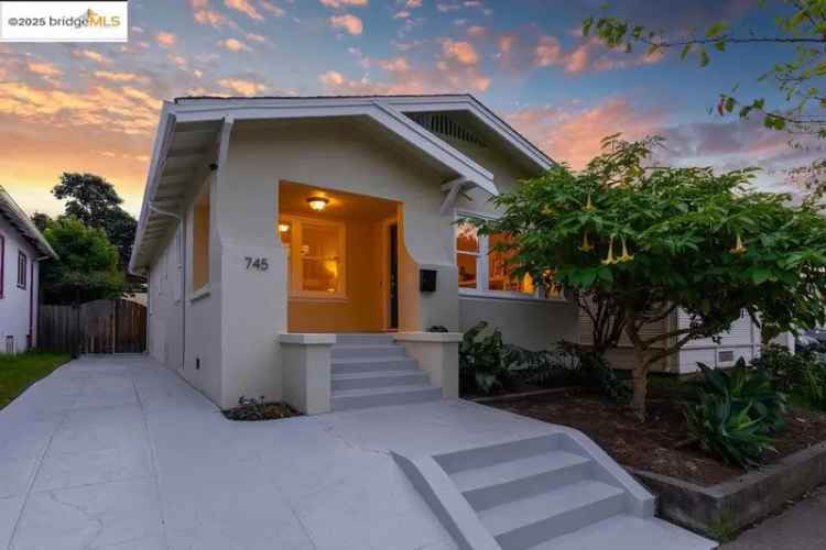 Single-family house For Sale in 745, 45th Street, Oakland, California