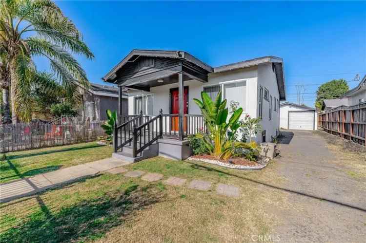 Single-family house For Sale in 327, West 92nd Street, Los Angeles, California