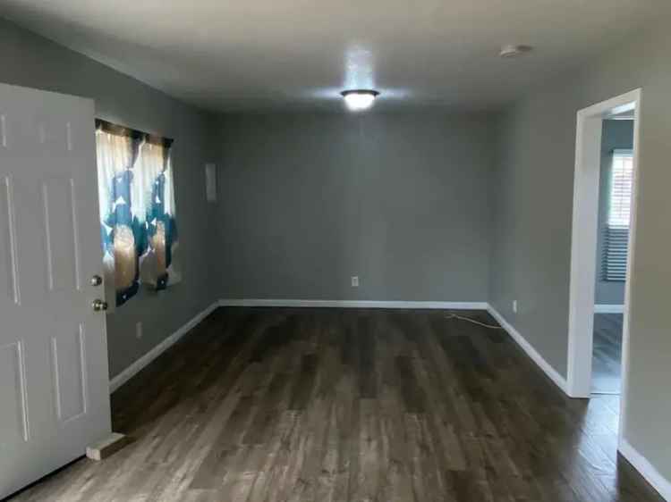 3 Bed 2 Bath Duplex Unit for Rent - Laminate Floors Granite Countertops