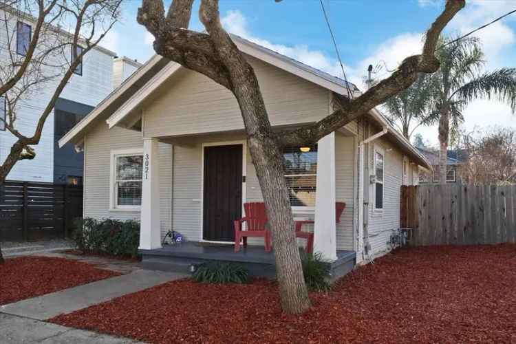 Single-family house For Sale in 3021, Portola Way, Sacramento, California