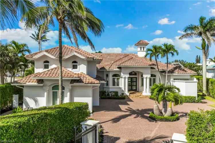 Single-family house For Sale in Naples, Florida