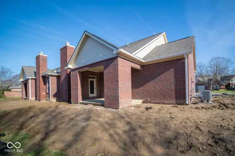 Condo For Sale in 7936, Beaumont Green Place, Indianapolis, Indiana