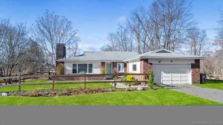 Single-family house For Sale in 8, Fanton Road, Danbury, Connecticut