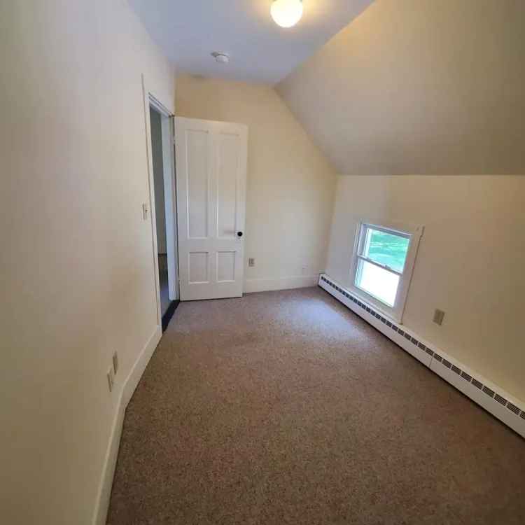 1-Bedroom Apartment with Den Near Dartmouth