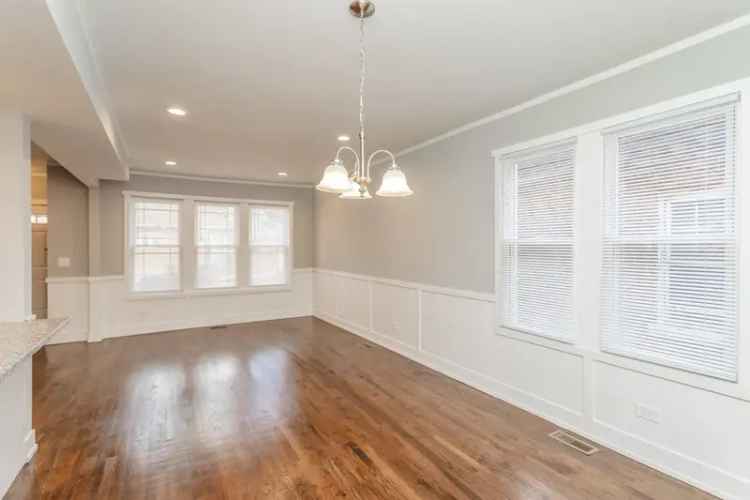 Single-family house For Sale in 9240, South Aberdeen Street, Chicago, Illinois