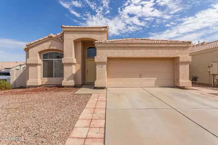 Single-family house For Sale in 11532, West Piccadilly Road, Avondale, Arizona