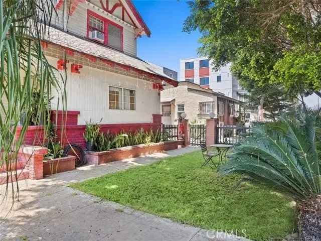 Single-family house For Sale in 2921, Kenwood Avenue, Los Angeles, California