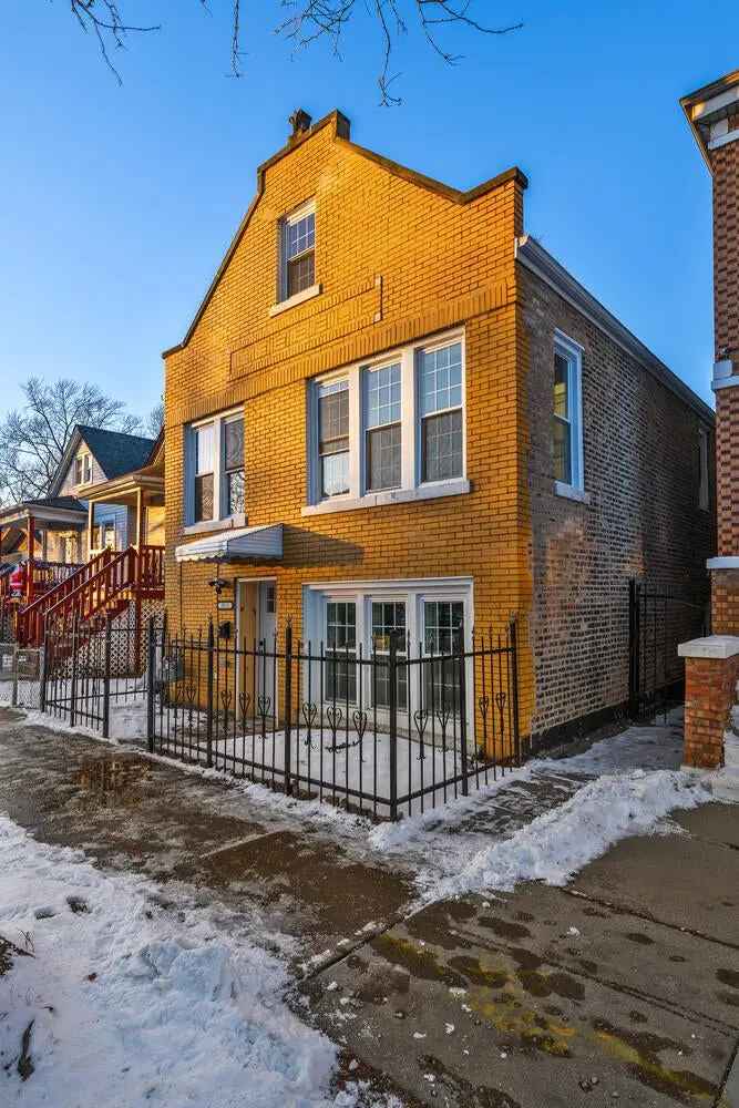 Multi-family house For Sale in 2512, West 69th Street, Chicago, Illinois