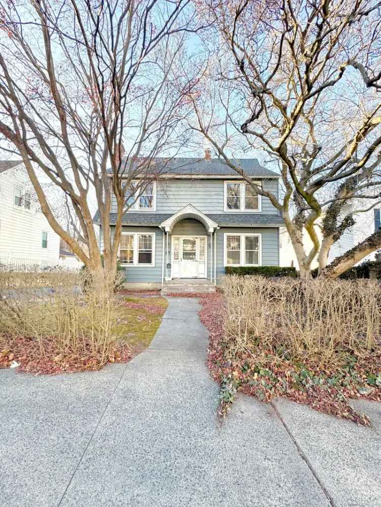 Single-family house For Sale in 87, Long Hill Avenue, Shelton, Connecticut