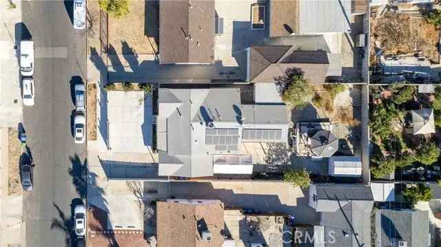 Single-family house For Sale in 7634, Radford Avenue, Los Angeles, California