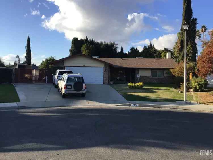 Single-family house For Sale in Bakersfield, California