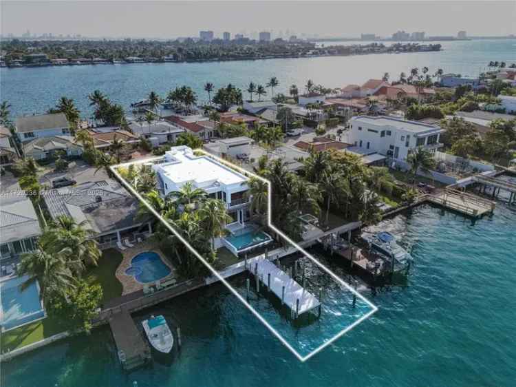 Single-family house For Sale in 1311, Stillwater Drive, Miami Beach, Florida