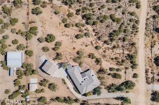 Single-family house For Sale in Piñon Hills, California