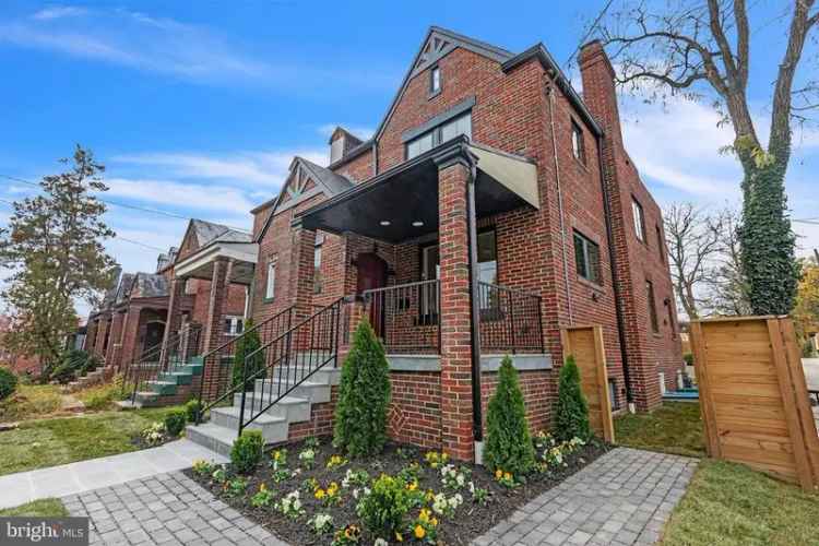 Single-family house For Sale in 5726, 6th Street Northwest, Washington, District of Columbia