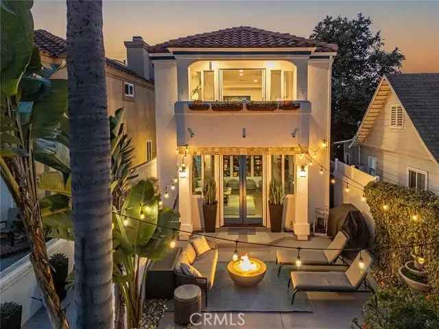 Single-family house For Sale in 613, Delaware Street, Huntington Beach, California