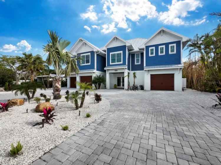 Single-family house For Sale in 690, Russell Street, Longboat Key, Florida