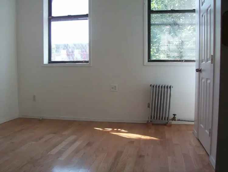 2 Bedroom Apartment near J M L Trains