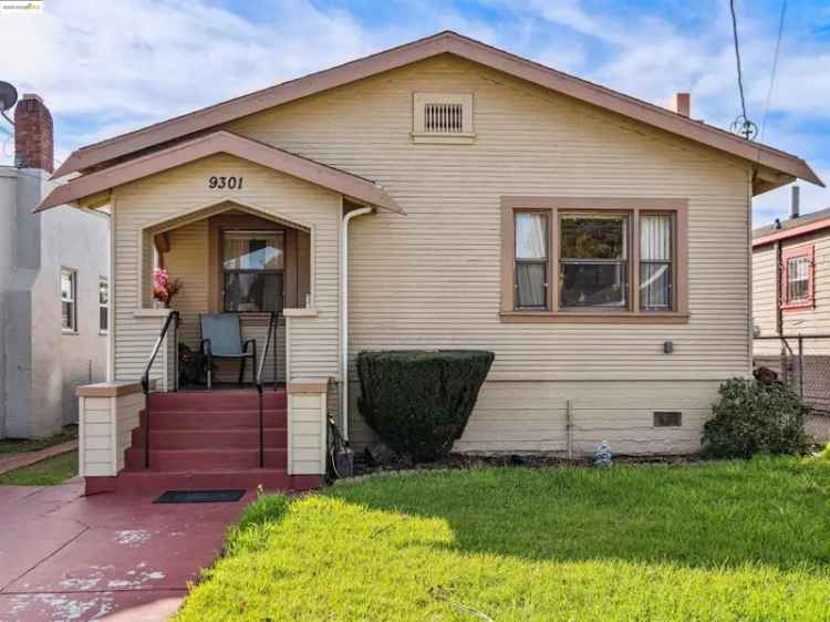 Single-family house For Sale in 9301, Sunnyside Street, Oakland, California