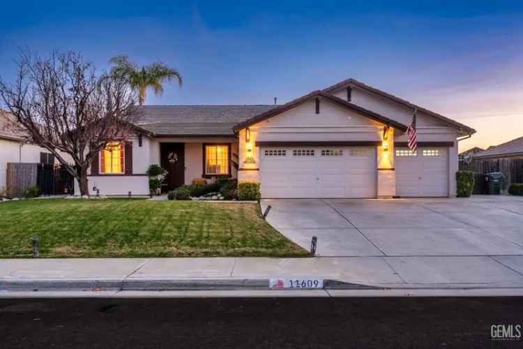 Single-family house For Sale in 11609, Mantova Avenue, Bakersfield, California