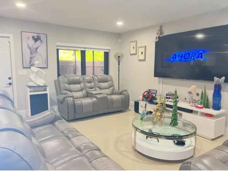 House For Sale in 2962, Kirk Road, Palm Springs, Florida