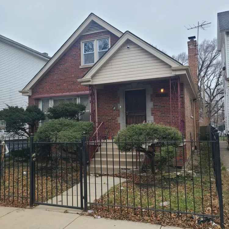 Single-family house For Sale in 10720, South Indiana Avenue, Chicago, Illinois