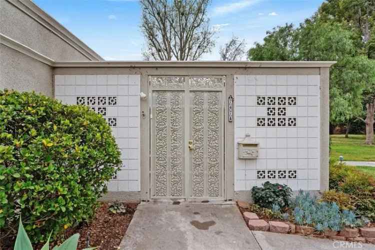 Single-family house For Sale in 747, Avenida Majorca, Laguna Woods, California